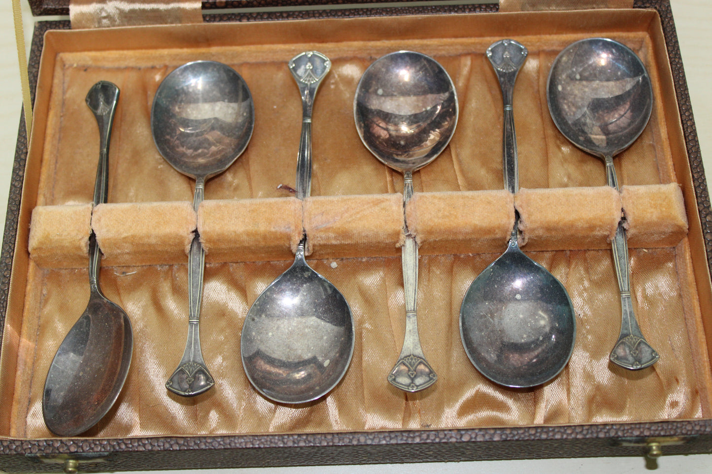 Art Deco James Walker silver plated boxed dessert spoon set