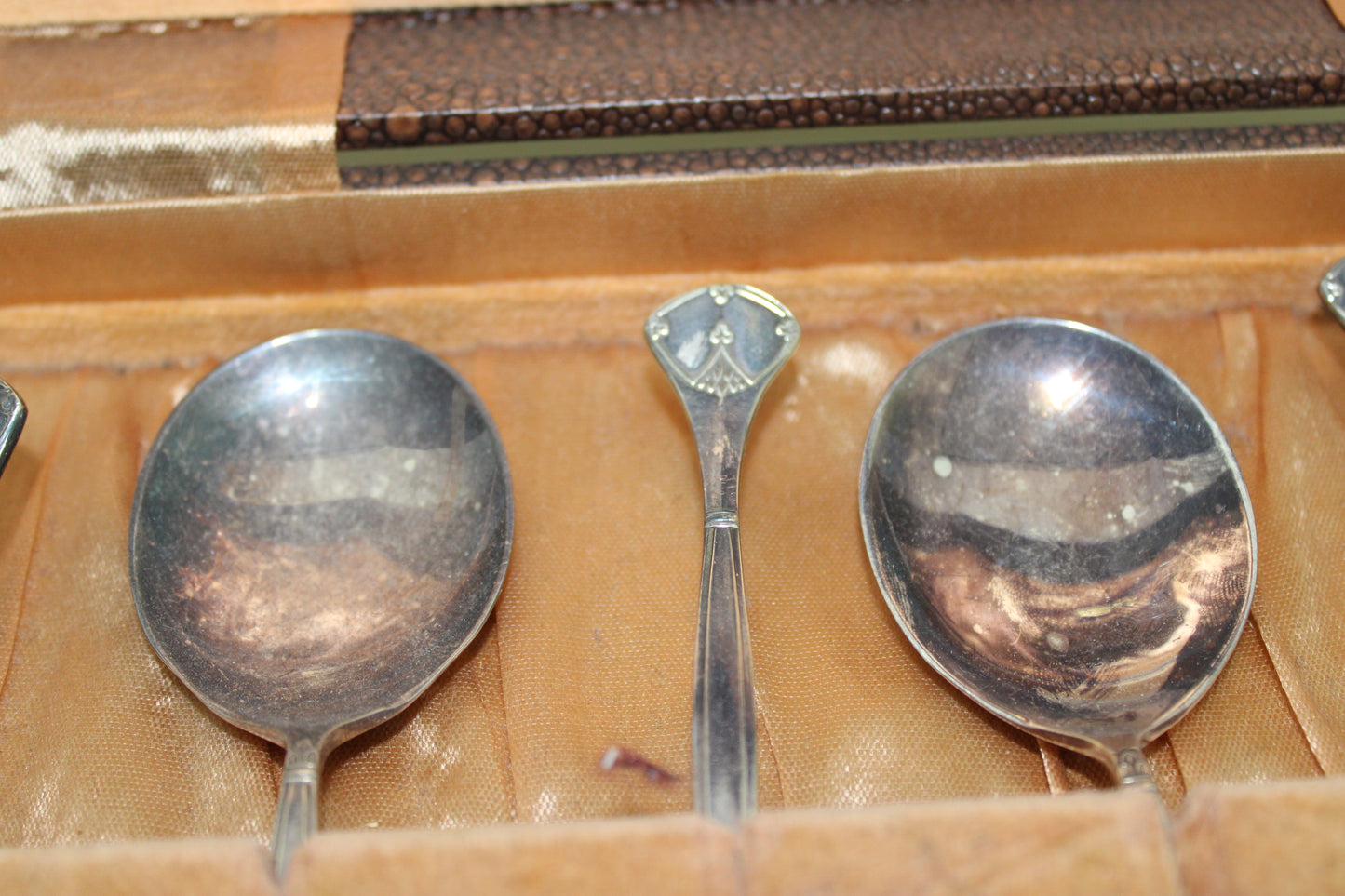 Art Deco James Walker silver plated boxed dessert spoon set