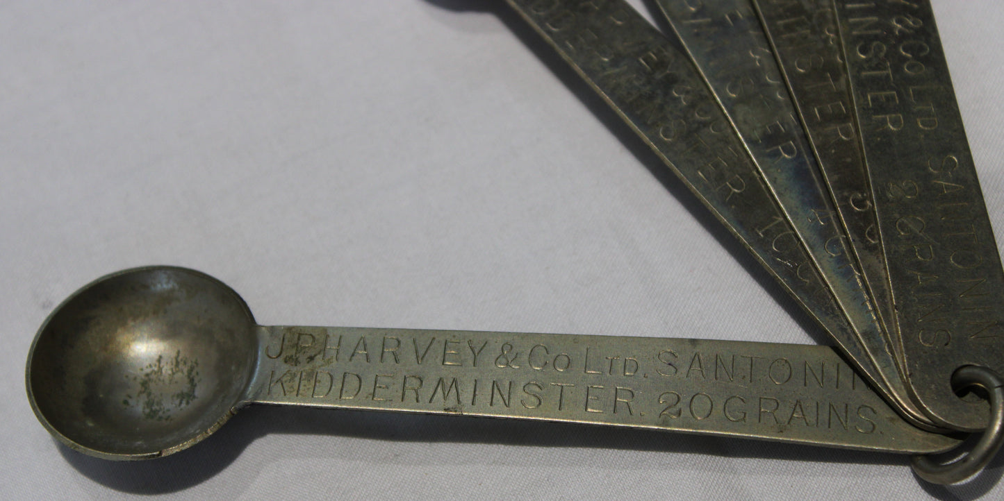Antique JP Harvey &amp; Co, Kidderminster veterinary Santonin grain measuring spoon set